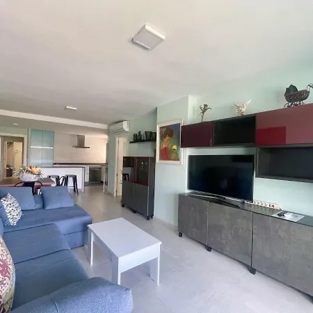 Beautiful Seafront Apartment Apartment