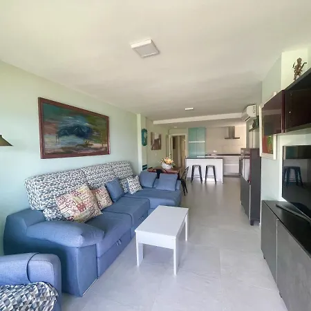 Beautiful Seafront Apartment * بينايدورم